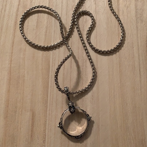 Other - Ornate ring necklace on box chain